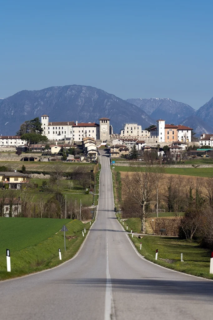 La strada che porta a Colloredo di Monte Albano. Ph. Fabrice Gallina