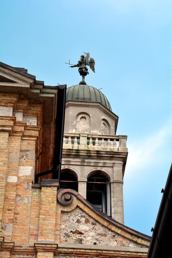 Moruzzo, particolare del campanile chiesa di San Tommaso Apostolo. Ph Zilli Thomas