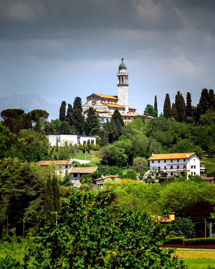 Moruzzo, chiesa di San Tommaso Apostolo.